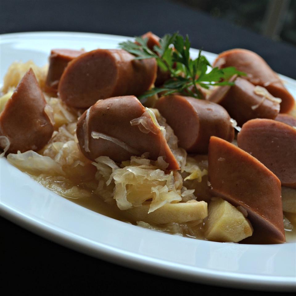 Slow Cooker Knockwurst with Sauerkraut and Apples