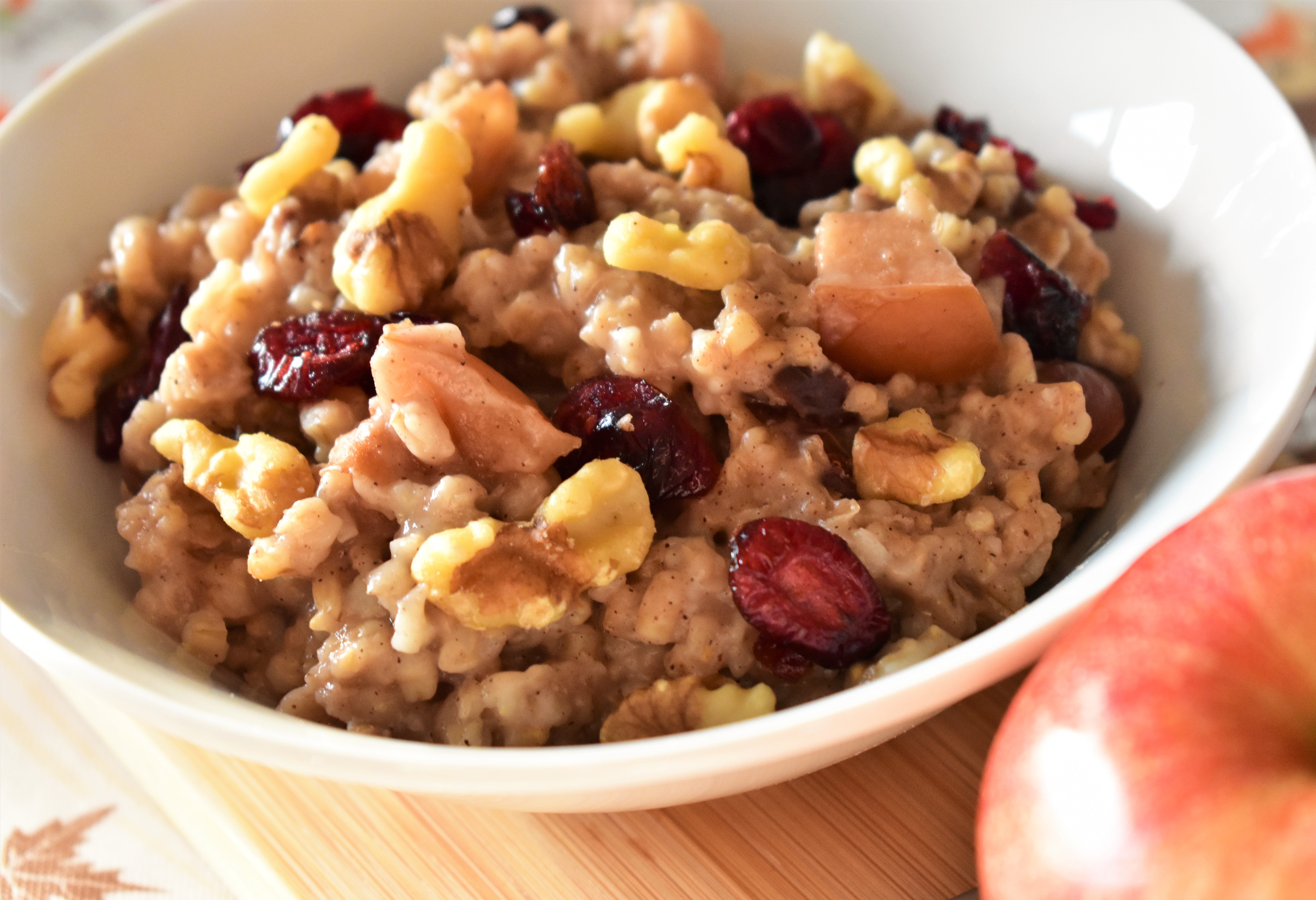 Slow Cooker Overnight Oatmeal with Apples, Cranberries, and Walnuts