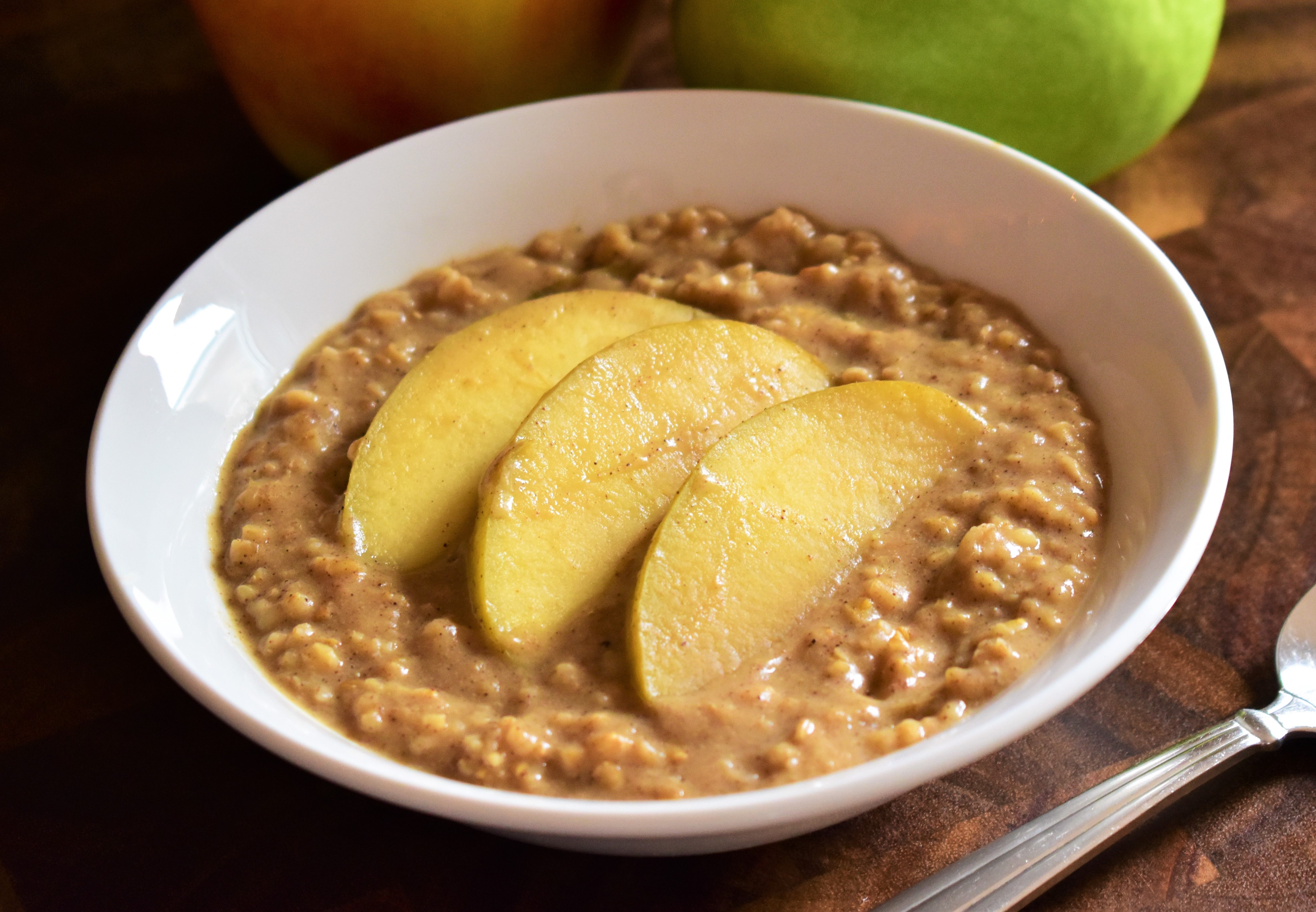 Spiced Slow Cooker Apple Oatmeal