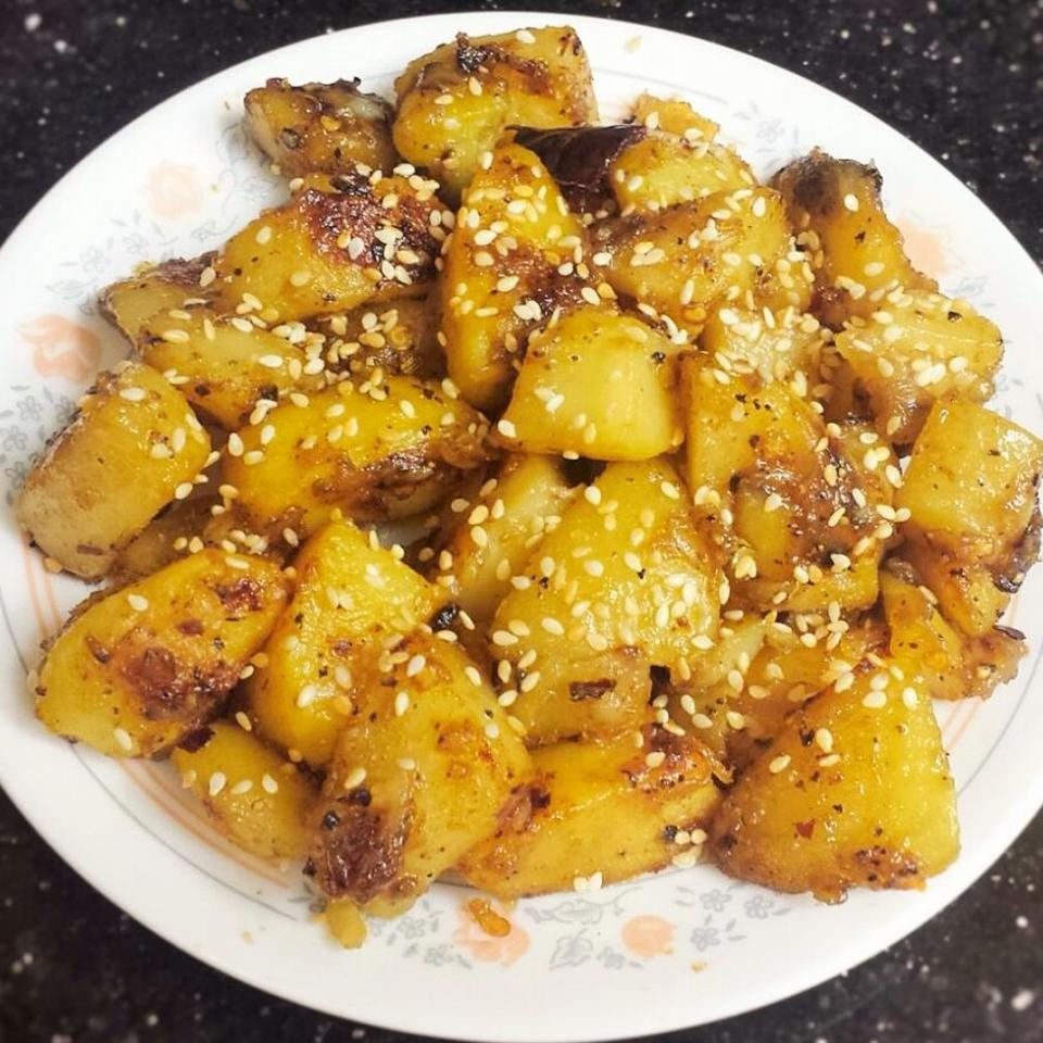 Spicy Sesame Potatoes (Til Aloo)