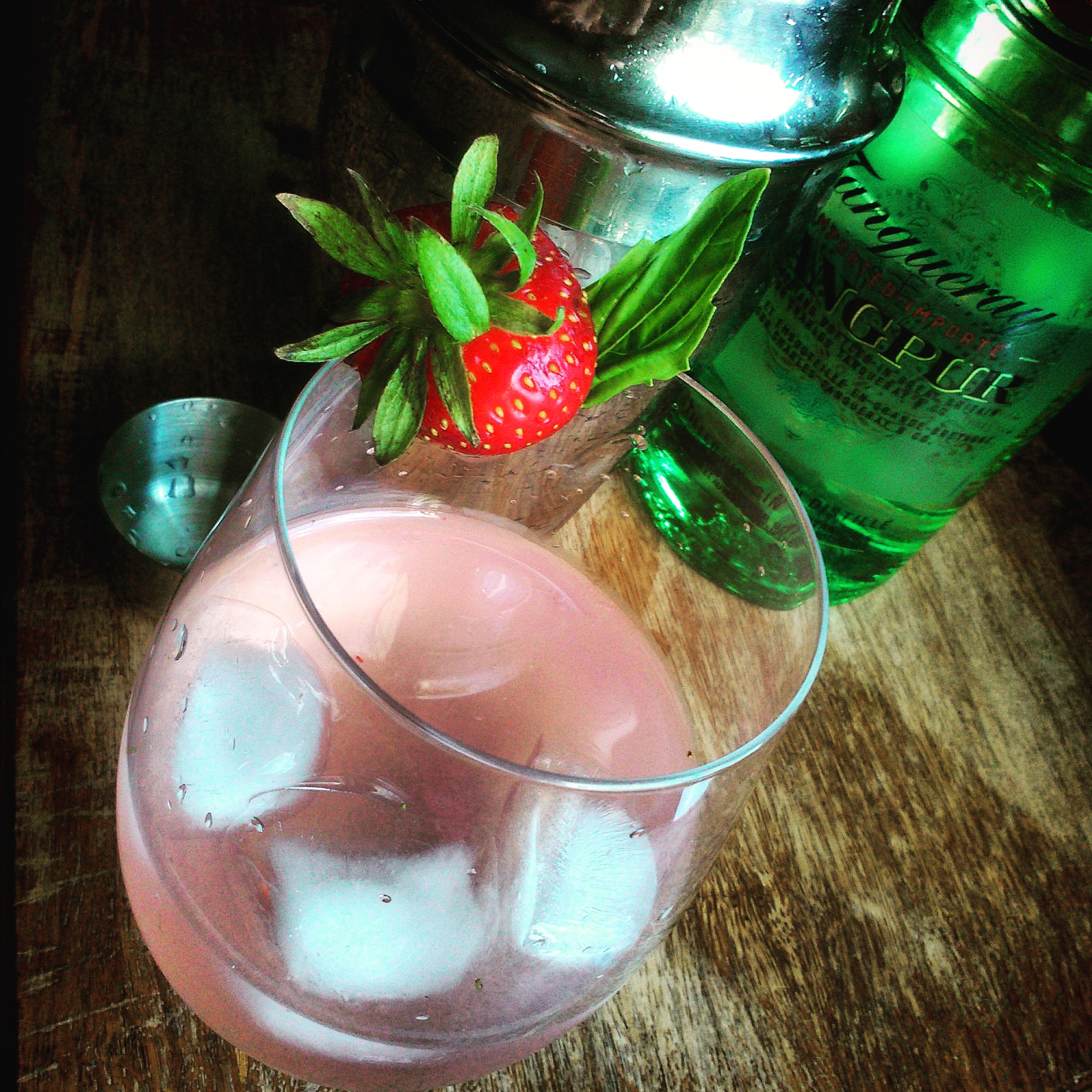 Strawberry-Gin Cocktail