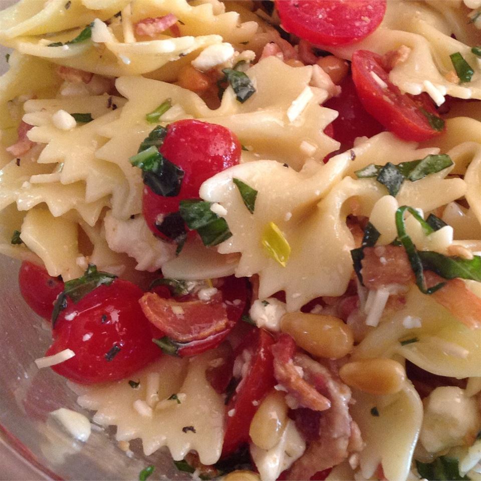 Summer Pasta with Tomatoes, Fresh Basil, and Bacon