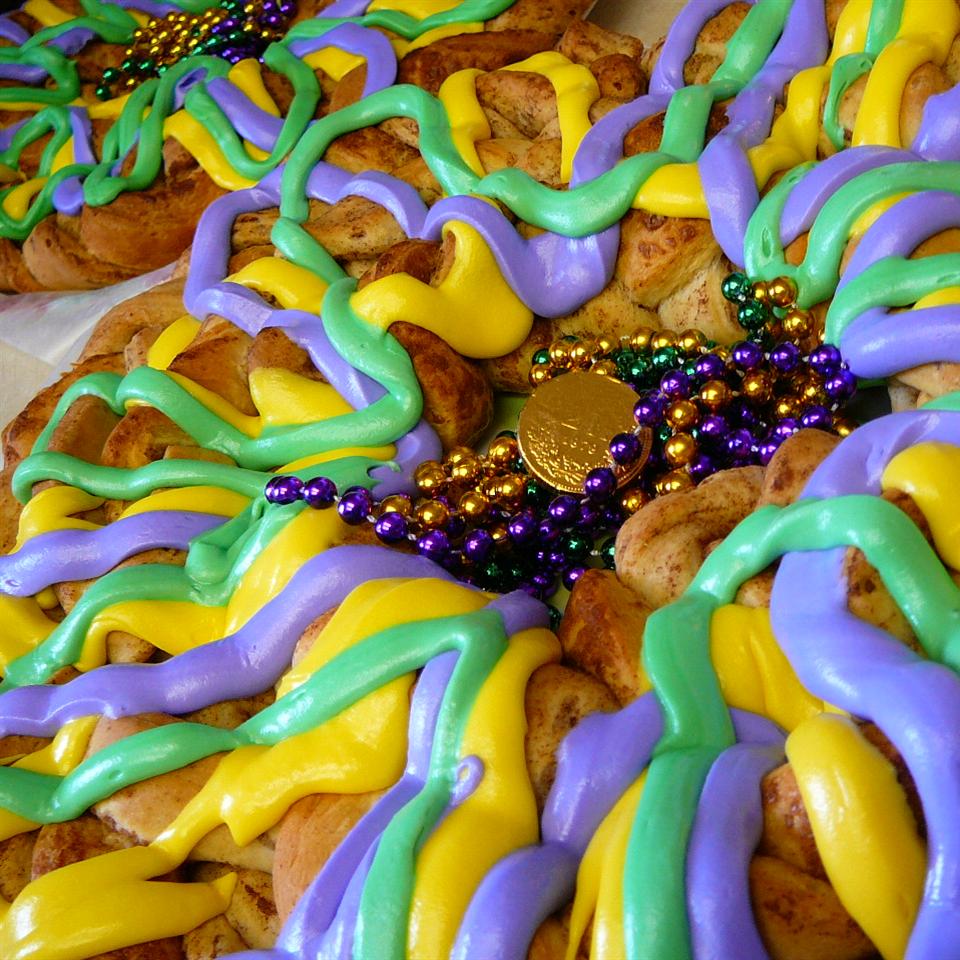 Super Easy Mardi Gras King Cake