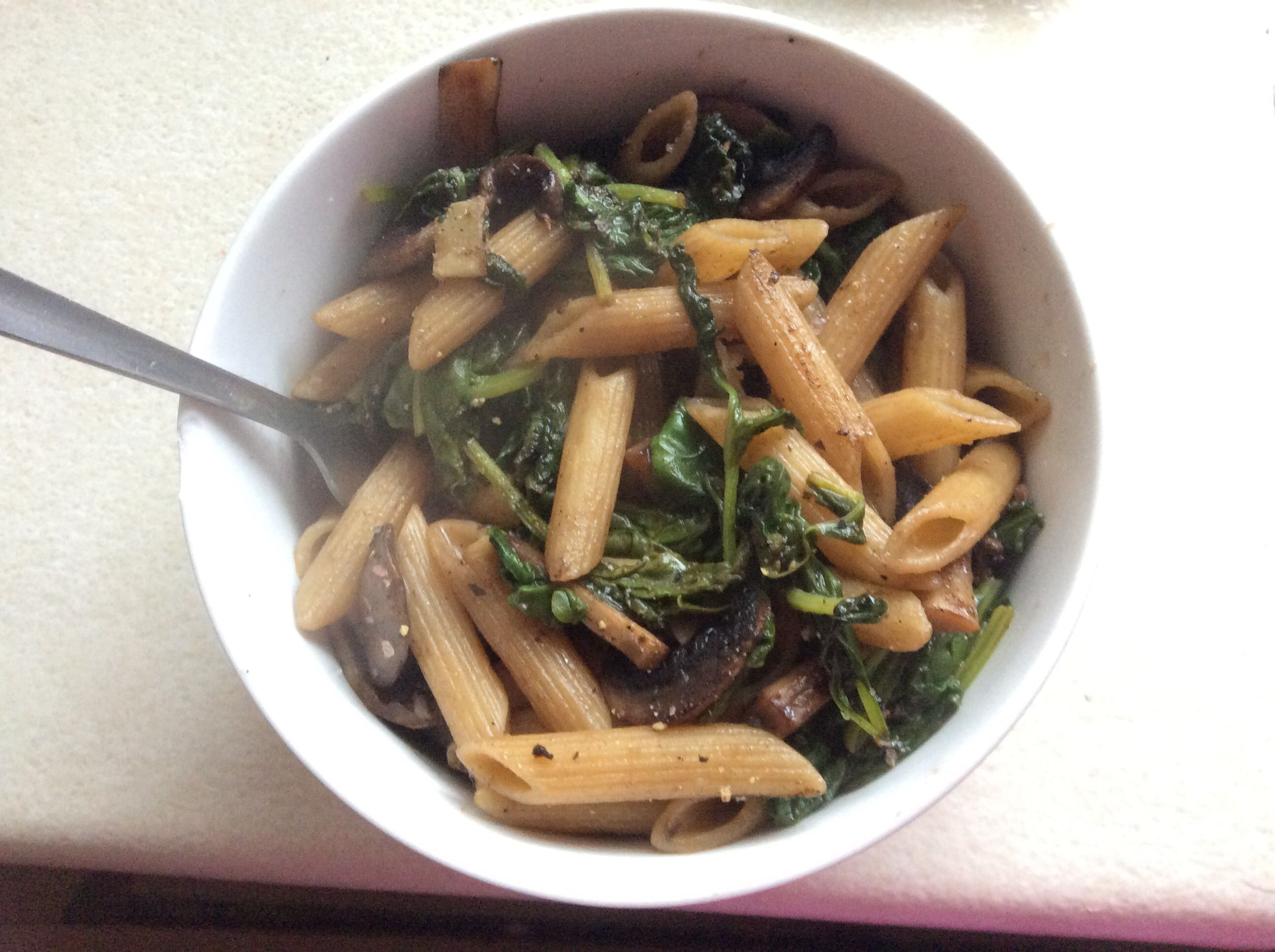 Vegan Pasta with Spinach, Mushrooms, and Garlic