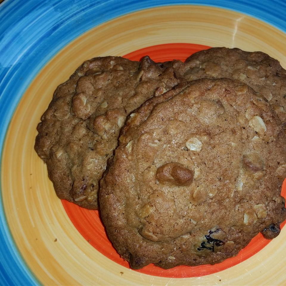 Yummy Chocolate Chip Oatmeal Cookies