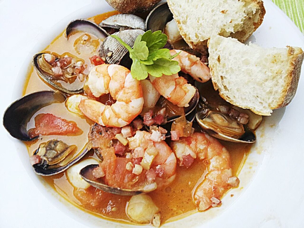 Zuppa di Pesce e Frutti di Mare (Mediterranean Seafood Soup)